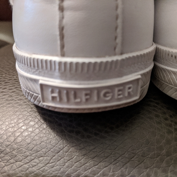 TOMMY HILFIGER SNOW WHITE SHOES W STIPS - Picture 4 of 6